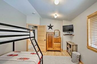 Mtn Getaway With Hot Tub, 4mi To Cle Elum Lake!