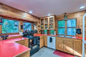 Riverfront Cabin With Hot Tub On The Skykomish River!