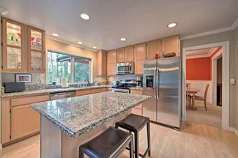 Beautiful Wine Country Home With Hot Tub And Lake View