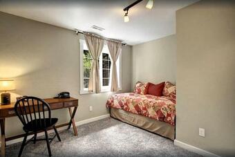 Exceptional Vacation Home In Woodinville Home