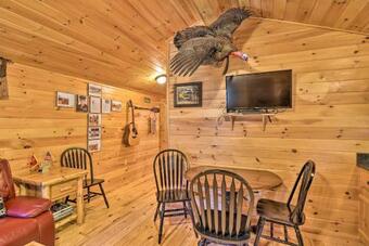 Pet-friendly Semper Fi Cabin With Fire Pit!
