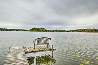 Spacious Lakehouse With Deck, Kayaks, And Dock!