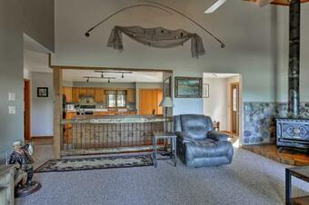 Family Cabin On Burns Lake With Dock And Kayak Rental!