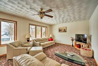 Big Green Getaway With Lake Views And Large Deck