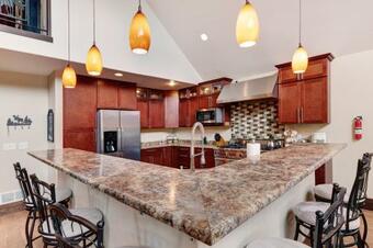 Grand Tomahawk Lodge