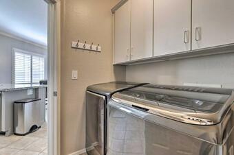 Desert Escape With Private Patio And Fire Pit!