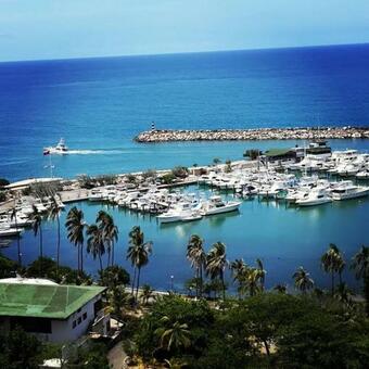 Hotel Muevete Por Vargas