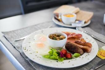 Hostal Snooze-a-lot Guesthouse