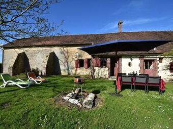Characteristic House On Large Country Estate Near Saint Maurice-sur-aveyron