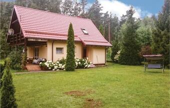 Three Bedroom Holiday Home In Sikorzyno