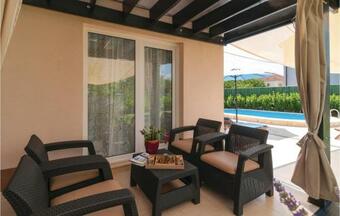 Holiday Home Dicmo With Fireplace 02