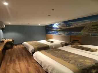 Greentree Inn Jiangsu Wuxi Jiangyin Zhouzhuang Shiji Avenue Business Hotel