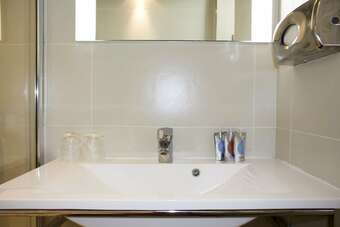 Hotel Kyriad Lyon Est - Bron Eurexpo Le Cottage