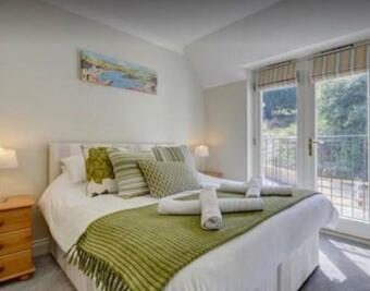 Villa Priory House; Sleeps 6-20