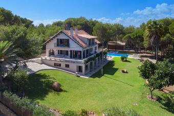 Luxury Seaside Villa In Mal Pas For 12 Guests