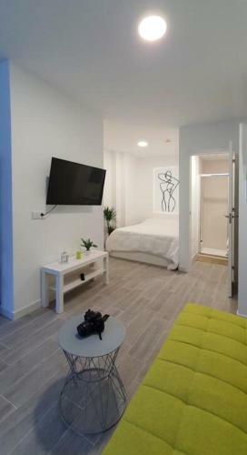 Coqueto Apartamento Nuevo En Pleno Centro De Algeciras Bb