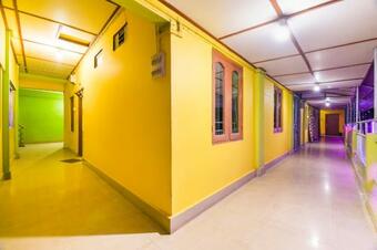 Oyo 70566 Hotel Aalo