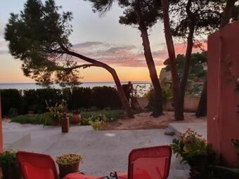 Apartamento La Muralla Roja