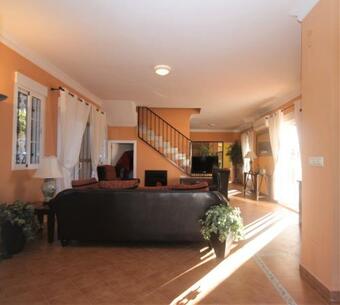 Villa Rosada - Luxurious 3-bedroom Villa With Garden And Pool