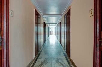 Oyo 30503 Hotel Skylark