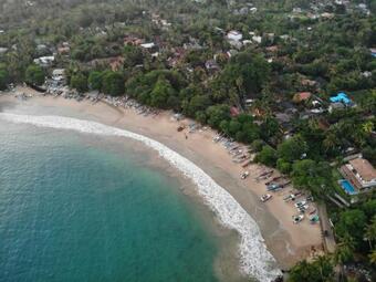 Hotel Beacon By The Bay - 05 Bed Room Luxury Villa