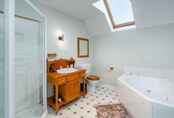 Villa Longbush Estate