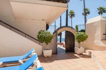 Eden Roc Beachfront Apartments