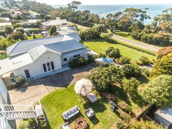 Villa Bridport Beach House