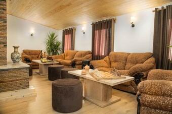 Villa Quattro Armenia - Comfortable Villa With Open Pool