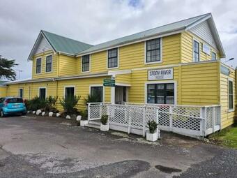 Hotel Stony River House