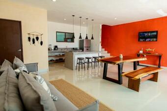 New Modern Villa, Private Pool, High Internet Speed, 2 Blocks From The Beach