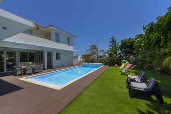 Picture Renting Your 5 Star Villa With Beautiful Private Pool, Larnaca Villa 1397