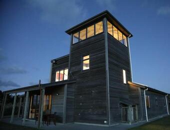 Idyllic Ocean Front Beach House - Waikawa Beach