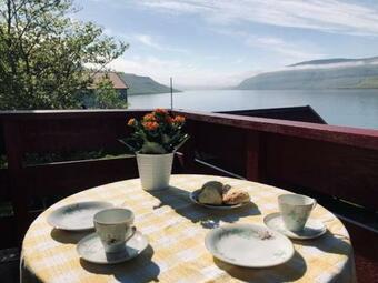 Holidayhouse By The Sea