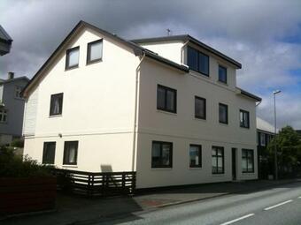 Modern Apartment Near Beach, Marina & City Centre