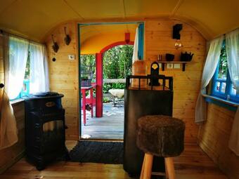 Bed & Breakfast La Maison Des Oiseaux. Roulotte