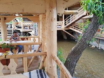 Hostal C?su?a Din Pove?ti