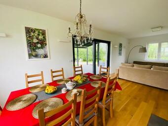 Bia?y Dom Nad Jeziorem Rajgrodzkim