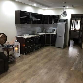 Urokliwy Domek Nad Brzegiem Jeziora