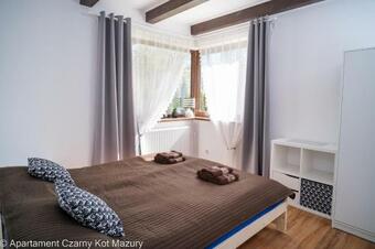 Czarny Kot Mazury Dom Ca?oroczny