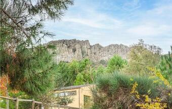 Nice Apartment In Valencia De Alcantara With Wifi, Outdoor Swimming Pool And 2 Bedrooms