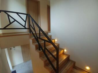 Domek Z Kominkiem Nad Jeziorem Go?cinny Zak?tek