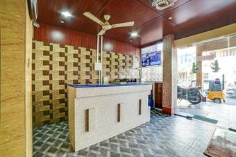 Hotel Oyo 65103 Hashmi Residency