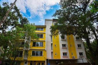 Hotel Eden Stays - A Unit Of Av Associates