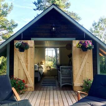 P�hkli Seaside Cottage With Cozy Outdoor Patio