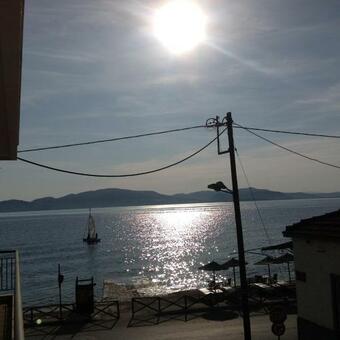 Agroturismo Iraklios- Great Sea View Studios--46m2--,,free Wi-fi And Private Parking- Next To Vallis Hotel-20meters From Seaside!!!