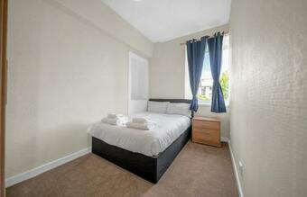 Apartamento Bright & Comfy Near City Center 2 Double Beds