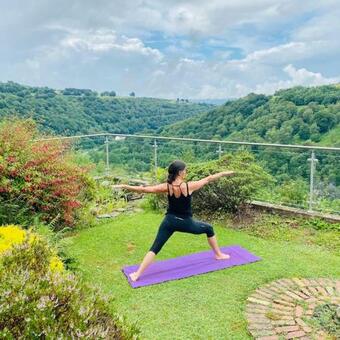 The Crest Hillside Retreat With Hot Tub
