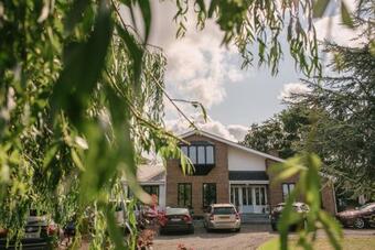 Agroturismo En-suite Double Room. Dublin Airport, Fairyhouse, Tayto Park, Ashbourne Close By.