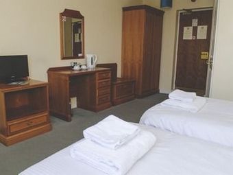 Throckmorton Arms Hotel